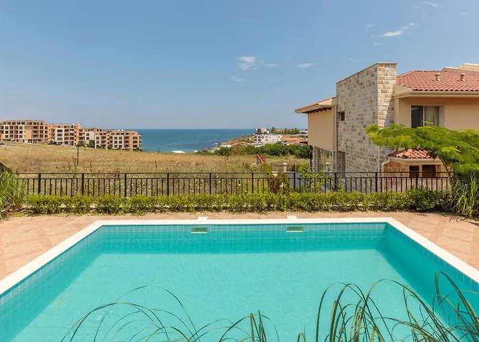 וילה Coral Luxury לוזנטס