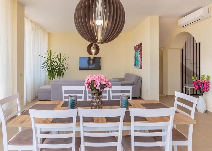 Coral Luxury וילה לוזנטס