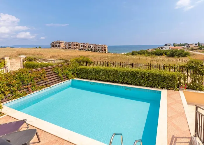 וילה Coral Luxury